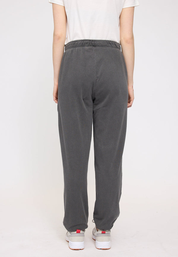 Julia ist 1,78 und trägt Größe S | Prince ist 1,85 und trägt Größe L