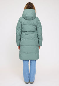 Angelique ist 1,75 und trägt Größe S