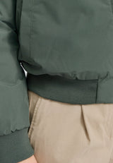 Julia ist 1,78 und trägt Größe S