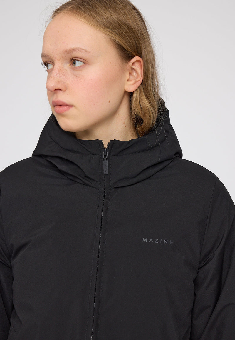 Julia ist 1,78 und trägt Größe S