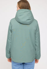 Julia ist 1,78 und trägt Größe S