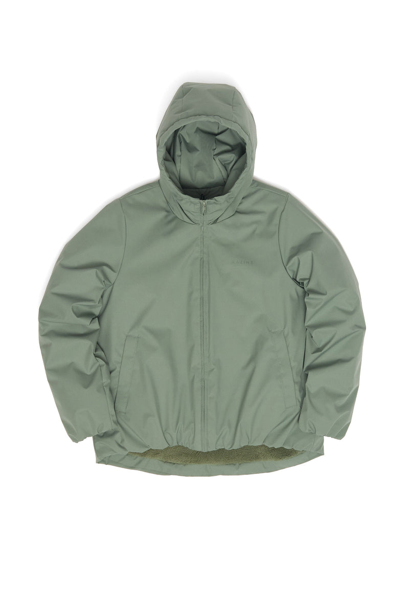 Julia ist 1,78 und trägt Größe S