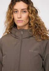 Angelique ist 1,75 und trägt Größe S