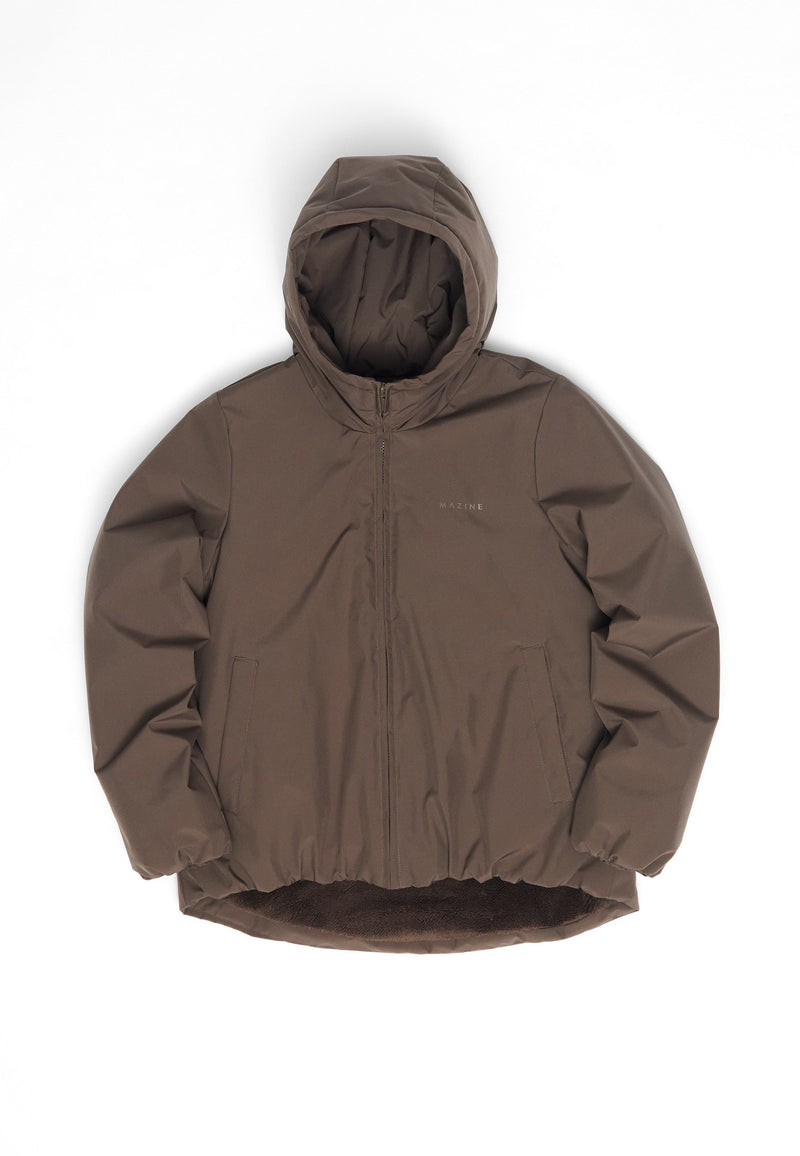 Julia ist 1,78 und trägt Größe S