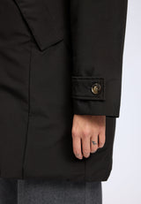 Angelique ist 1,75 und trägt Größe S