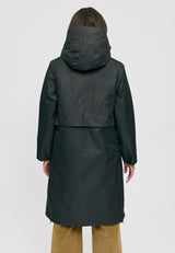 Kate ist 1.75m und trägt Größe S