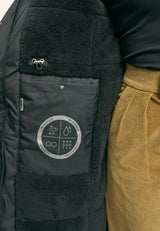 Kate ist 1.75m und trägt Größe S