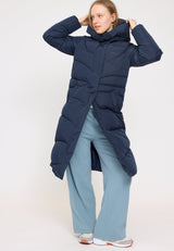 Julia ist 1,78 und trägt Größe S