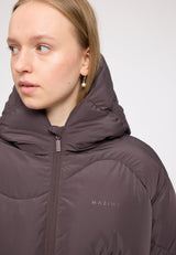 Julia ist 1,78 und trägt Größe S