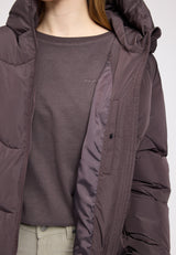 Julia ist 1,78 und trägt Größe S