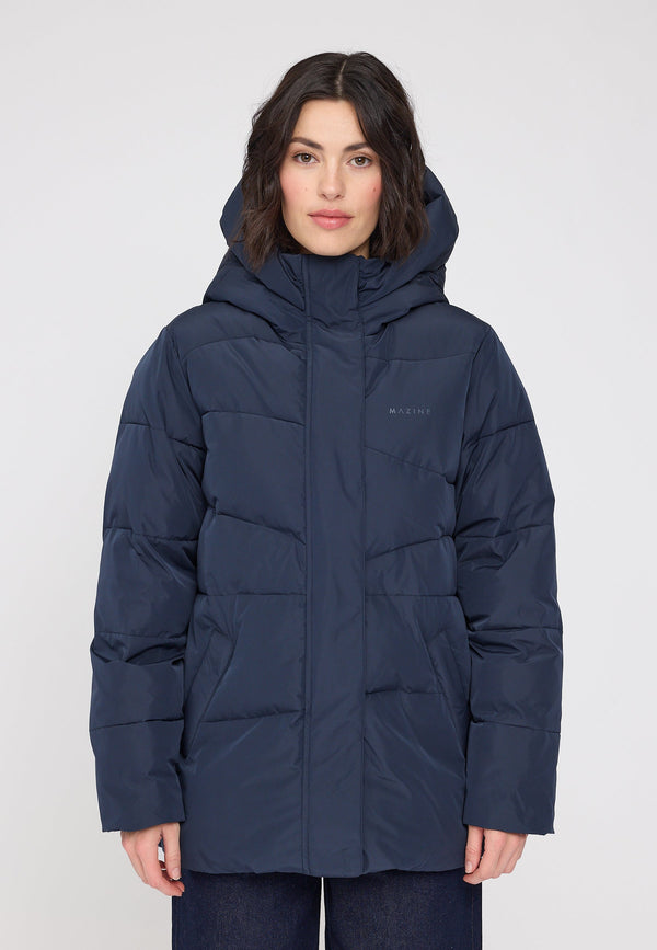 Maren ist 1,75 und trägt Größe S