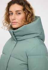 Angelique ist 1,75 und trägt Größe S