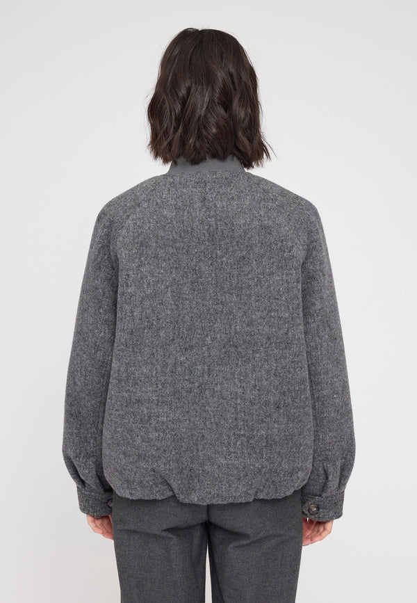 Maren ist 1,75 und trägt Größe S