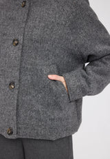 Maren ist 1,75 und trägt Größe S