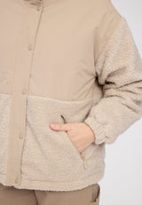 Maren ist 1,75 und trägt Größe S