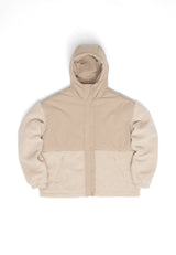 Julia ist 1,78 und trägt Größe S