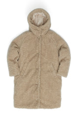 Maren ist 1,75 und trägt Größe S