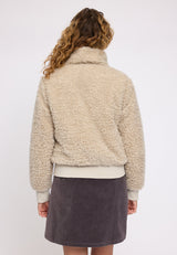 Angelique ist 1,75 und trägt Größe S