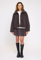 Angelique ist 1,75 und trägt Größe S