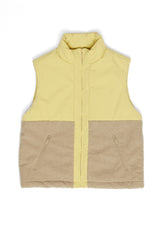 Julia ist 1,78 und trägt Größe S