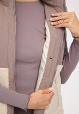 Angelique ist 1,75 und trägt Größe S