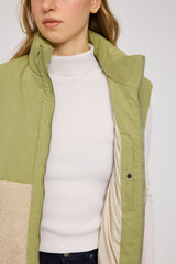 Julia ist 1,78 und trägt Größe S