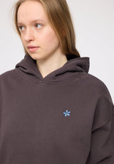 Julia ist 1,78 und trägt Größe S