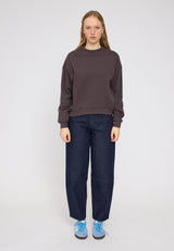 Julia ist 1,78 und trägt Größe S