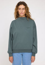 Angelique ist 1,75 und trägt Größe S