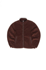 Julia ist 1,78 und trägt Größe S