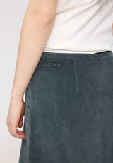 Julia ist 1,78 und trägt Größe S