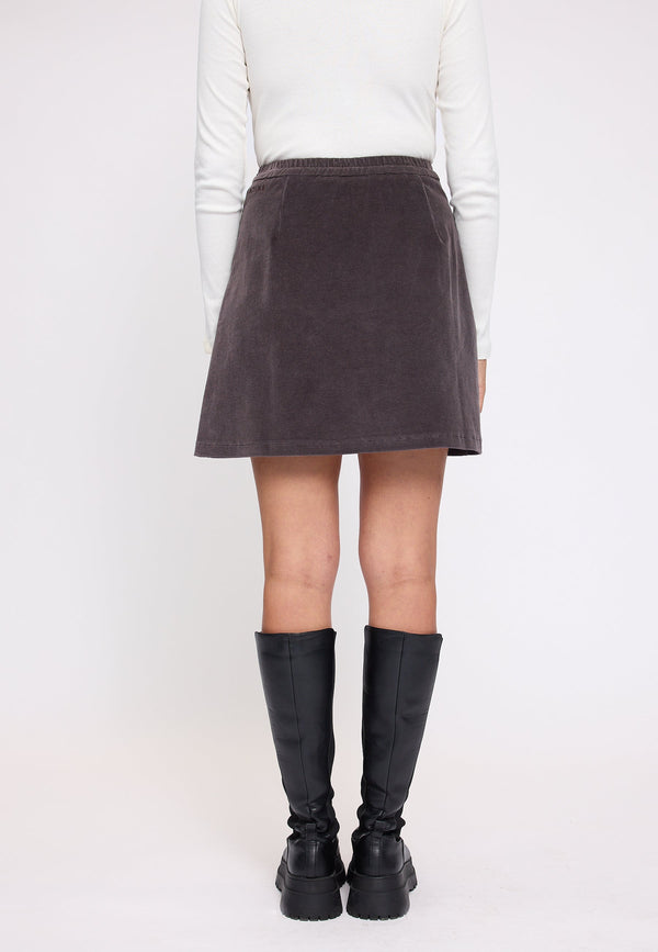 Angelique ist 1,75 und trägt Größe S