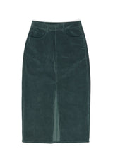 Julia ist 1,78 und trägt Größe S