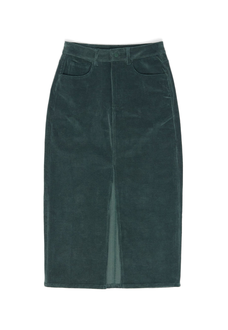 Julia ist 1,78 und trägt Größe S