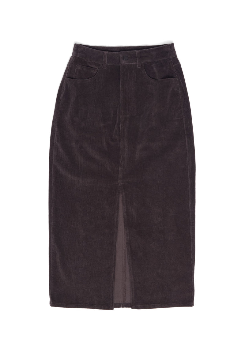 Julia ist 1,78 und trägt Größe S