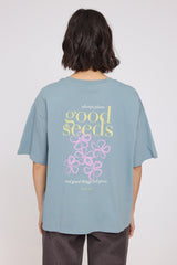 Maren ist 1,75 und trägt Größe S