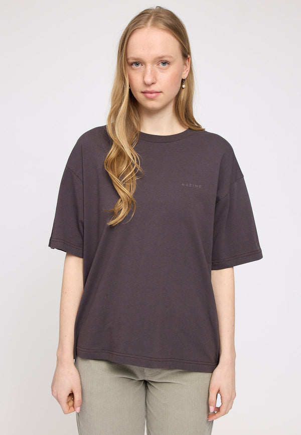 Julia ist 1,78 und trägt Größe S