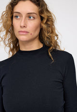 Angelique ist 1,75 und trägt Größe S