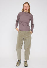 Julia ist 1,78 und trägt Größe S