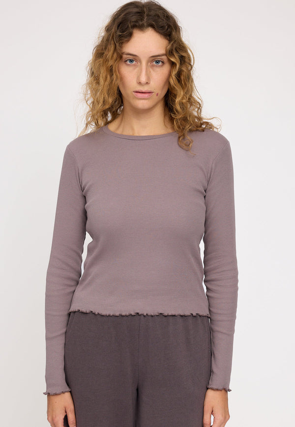 Angelique ist 1,75 und trägt Größe S