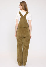 Julia ist 1,78 und trägt Größe S