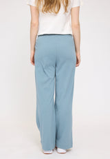 Julia ist 1,78 und trägt Größe S