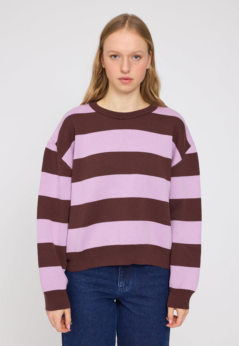 Julia ist 1,78 und trägt Größe S