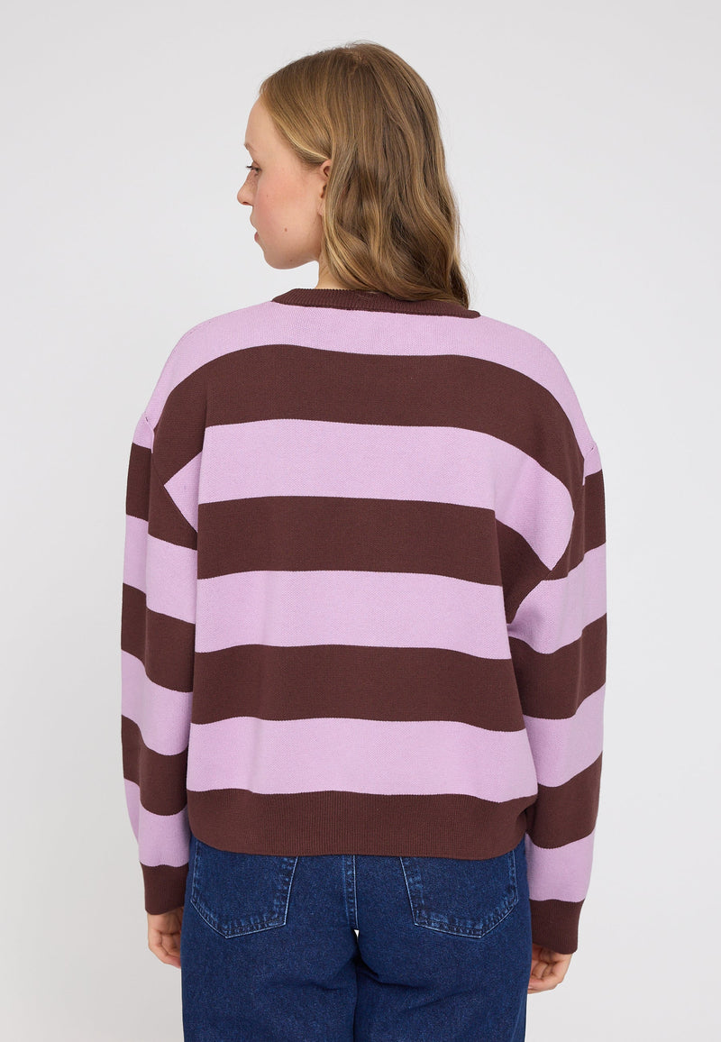 Julia ist 1,78 und trägt Größe S