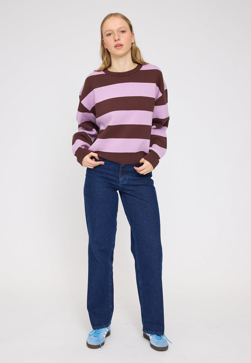 Julia ist 1,78 und trägt Größe S