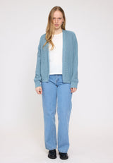 Julia ist 1,78 und trägt Größe S