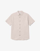 Daniel ist 1,87 und trägt Größe L