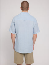 Daniel ist 1,87 und trägt Größe L