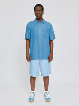 Prince ist 1,85 und trägt Größe L