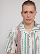 Daniel ist 1,87 und trägt Größe L